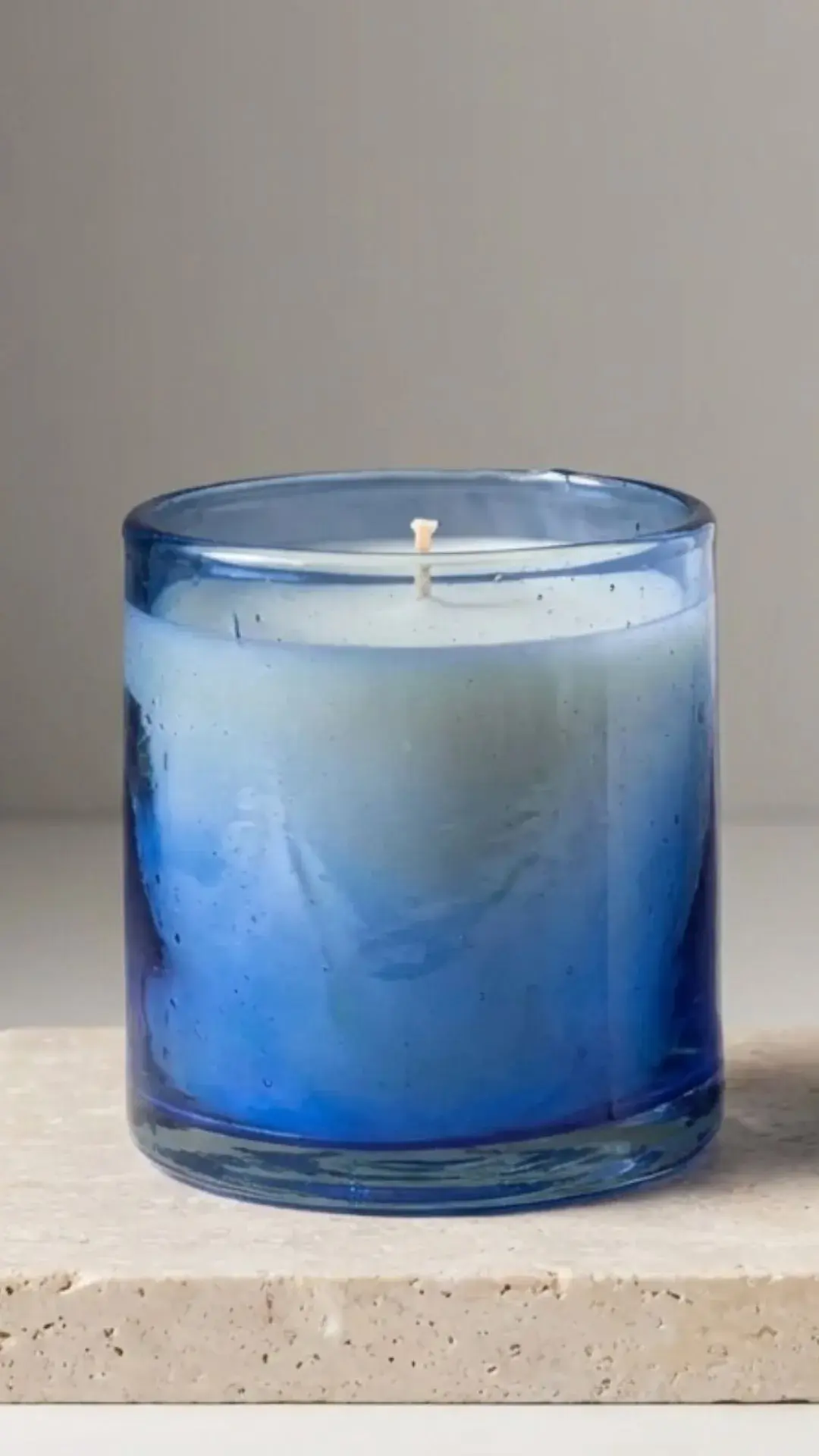 Verre soufflé bleu